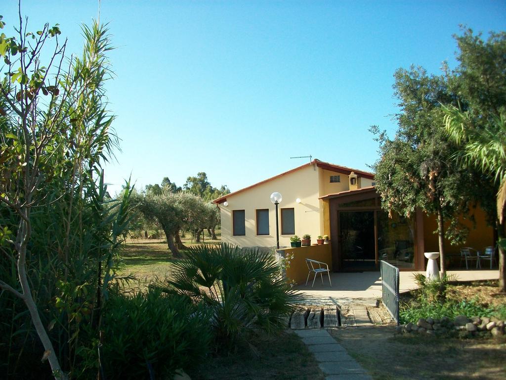 Su Leunaxiu Solèminis Extérieur photo