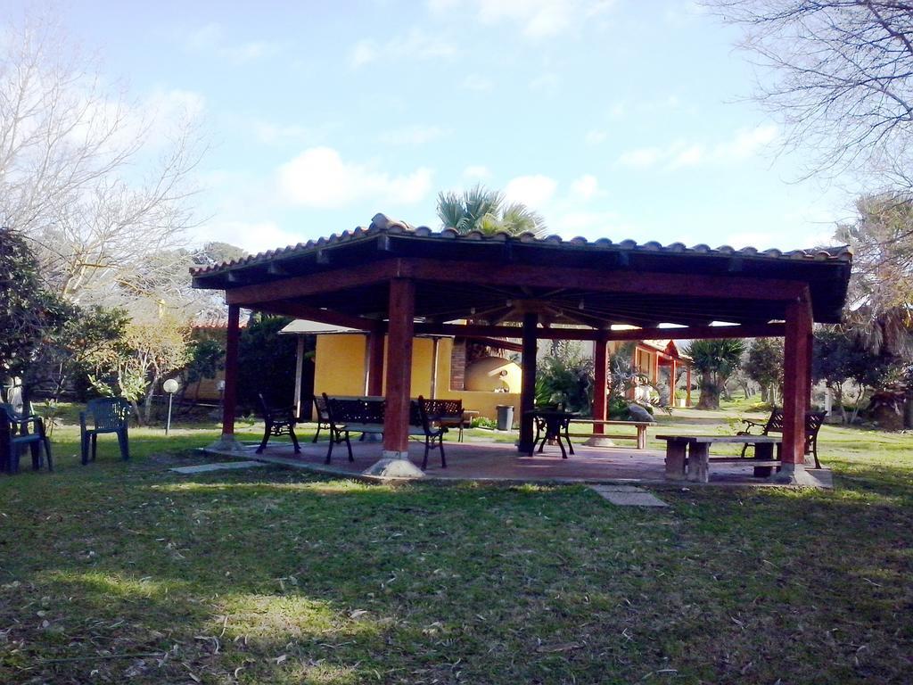 Su Leunaxiu Solèminis Extérieur photo